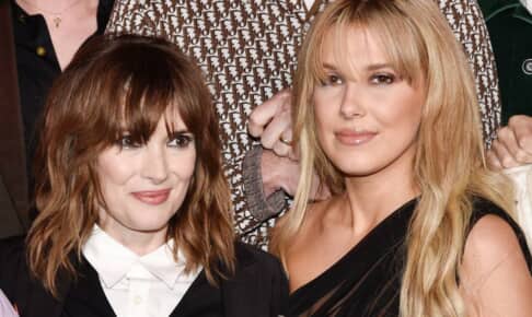 ウィノナ・ライダー（左）、ミリー・ボビー・ブラウン Photo： Evan Agostini/Invision/AP/Shutterstock