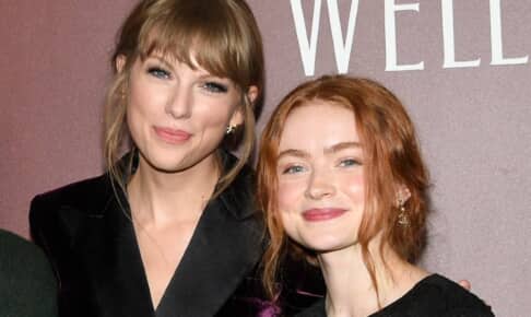 テイラー・スウィフト（左）、セイディー・シンク Photo： Evan Agostini/Invision/AP/Shutterstock
