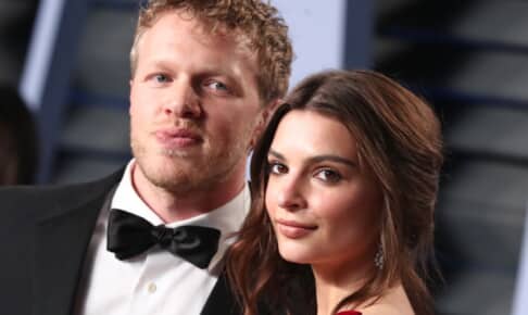 エミリー・ラタコウスキーと、セバスチャン・ベア＝マクラード Photo: John Salangsang/Shutterstock