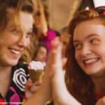 ミリー・ボビー・ブラウン（左）、セイディー・シンク