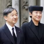 天皇陛下と皇后雅子さま Photo: James Manning/AP/Shutterstock