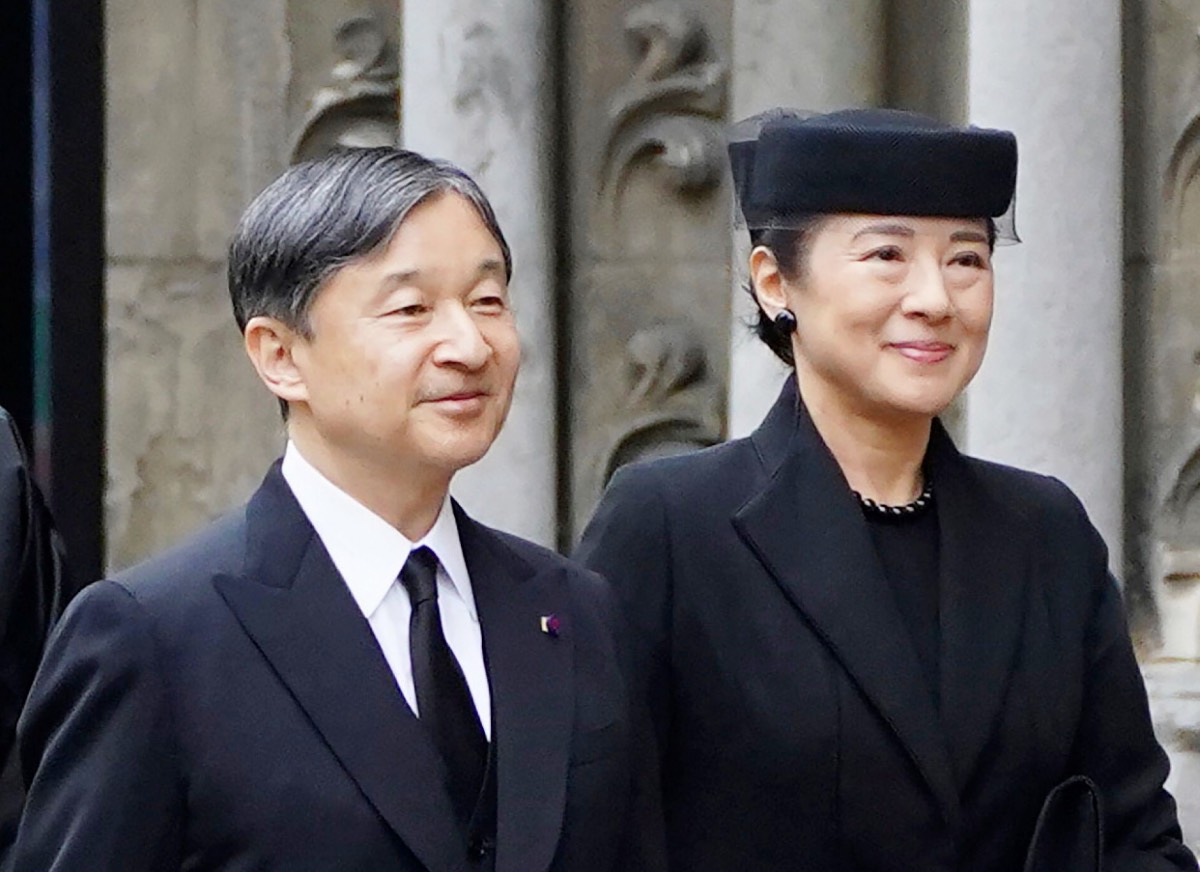 天皇陛下と皇后雅子さま Photo: James Manning/AP/Shutterstock