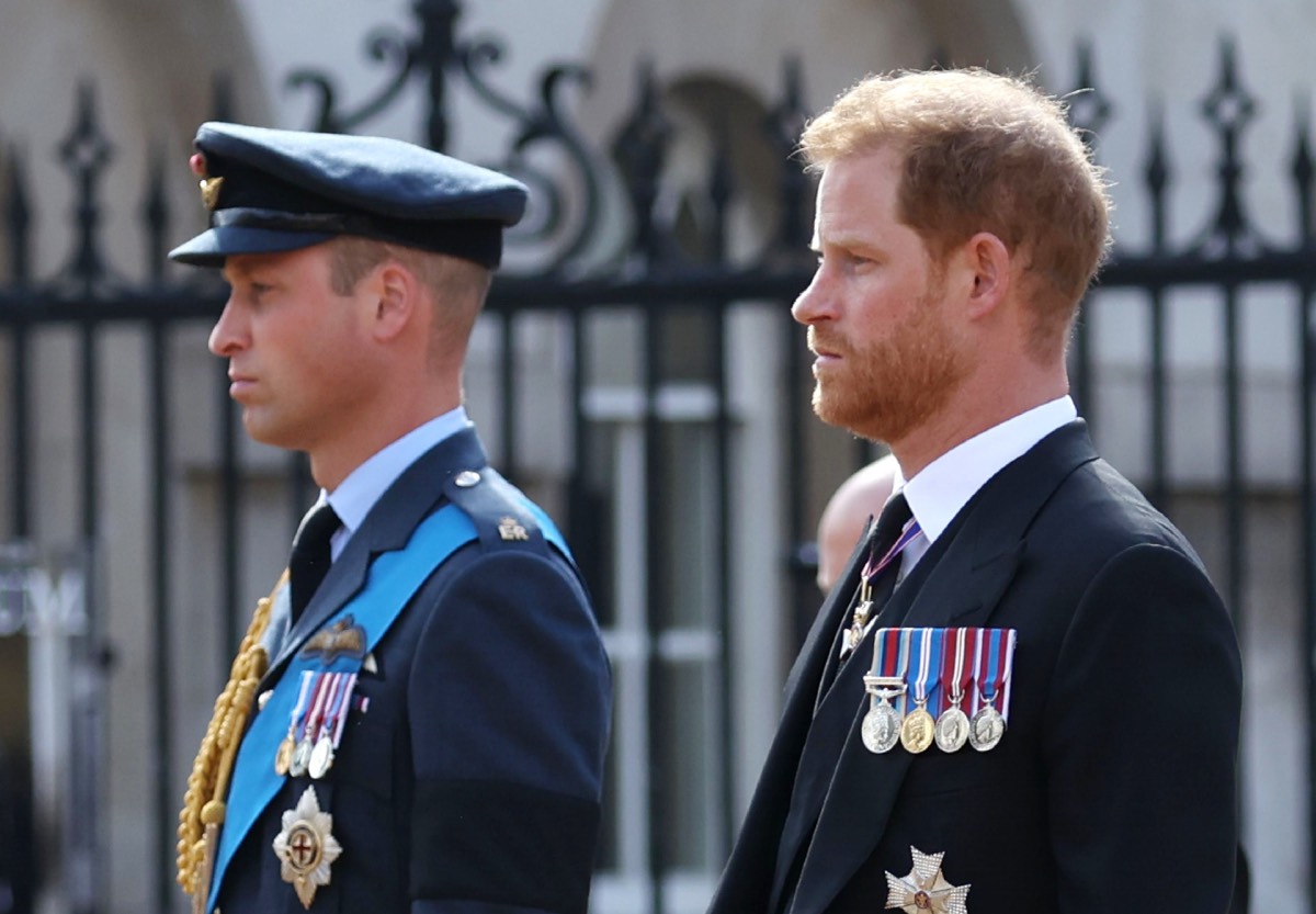 エリザベス女王追悼礼拝でのウィリアム皇太子と、ヘンリー王子 Photo: Paul Marriott/Shutterstock