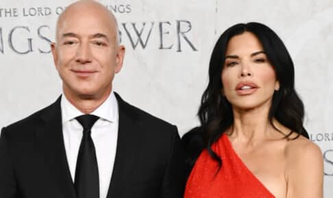 ジェフ・ベゾスと、ローレン・サンチェス Photo: David Fisher/Shutterstock