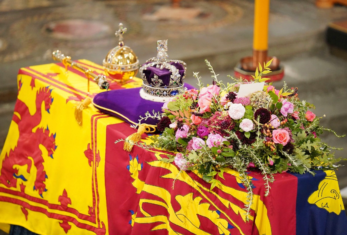 エリザベス女王の棺 Photo: Dominic Lipinski/AP/Shutterstock