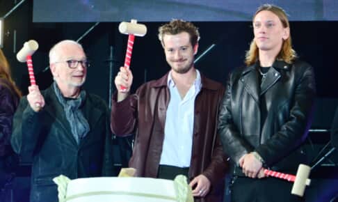 イアン・マクダーミド、ジョセフ・クイン、ジェイミー・キャンベル・バウアー