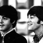 ポール・マッカートニーと、ジョン・レノン（1966年） Photo: Various/New Orient/Shutterstock