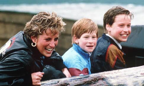 左から故ダイアナ妃、ヘンリー王子、ウィリアム皇太子（1993年） Photo: Cassidy And Leigh/Shutterstock