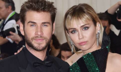 リアム・ヘムズワース（左）、マイリー・サイラス Photo： Hahn Lionel/ABACA/Shutterstock
