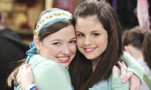 ジェニファー・ストーンと、セレーナ・ゴメス（2007年） Photo: Mitchell Haddad/Disney Channel/Kobal/Shutterstock