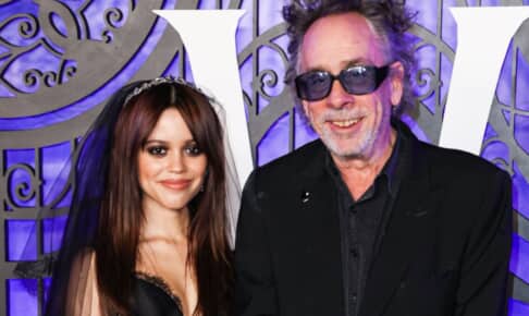 ジェナ・オルテガと、ティム・バートン Photo: Image Press Agency/NurPhoto/Shutterstock