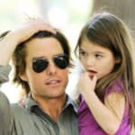 トム・クルーズと、娘スリ（2010年） Photo: Startraks/Shutterstock