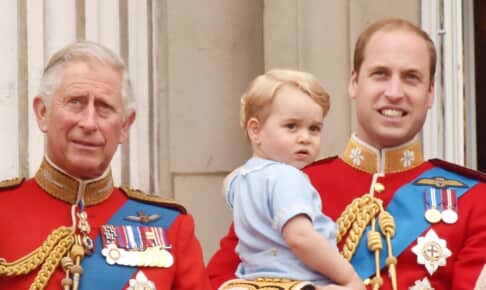 左からチャールズ国王、ジョージ王子、ウィリアム皇太子（2015年） Photo: Alan Davidson/Shutterstock