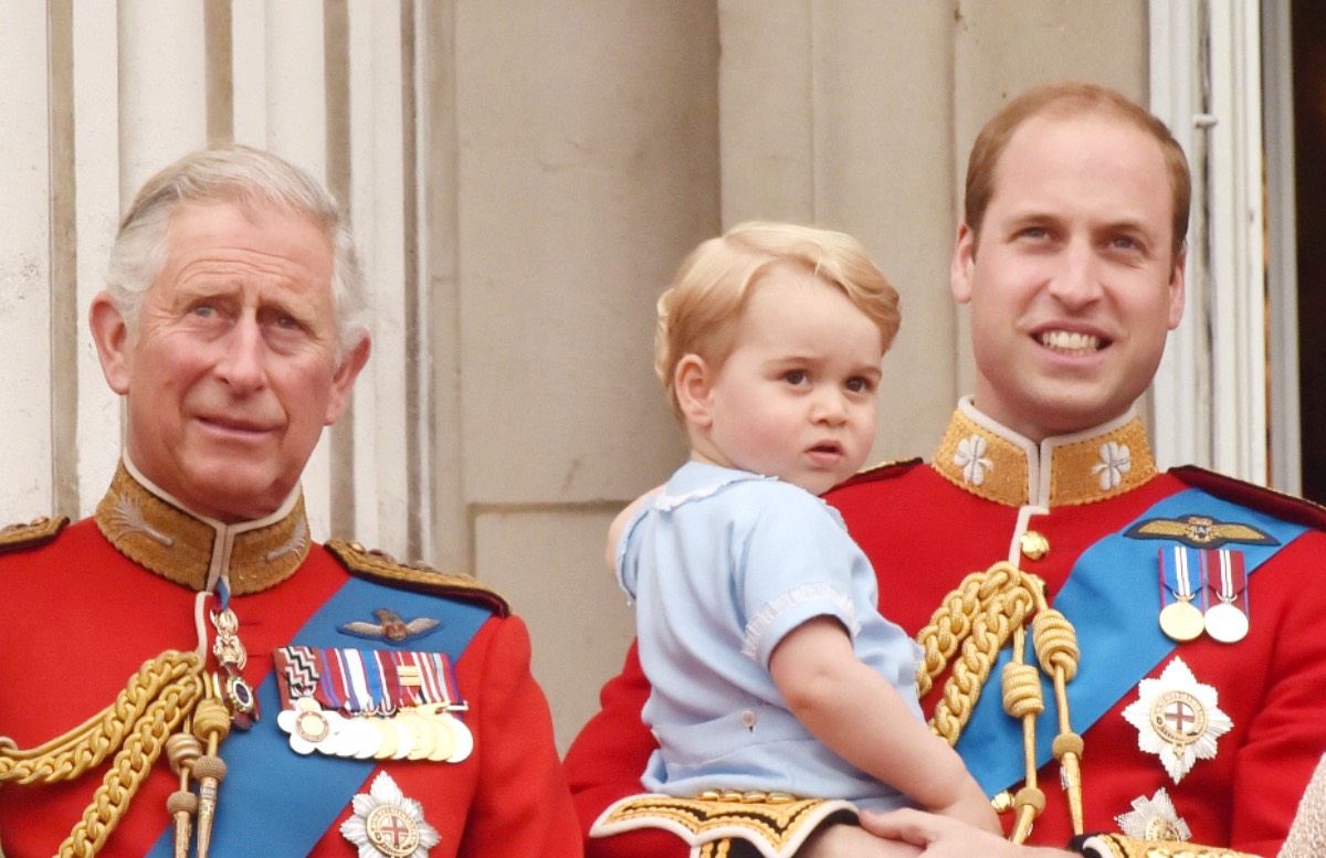 左からチャールズ国王、ジョージ王子、ウィリアム皇太子（2015年） Photo: Alan Davidson/Shutterstock