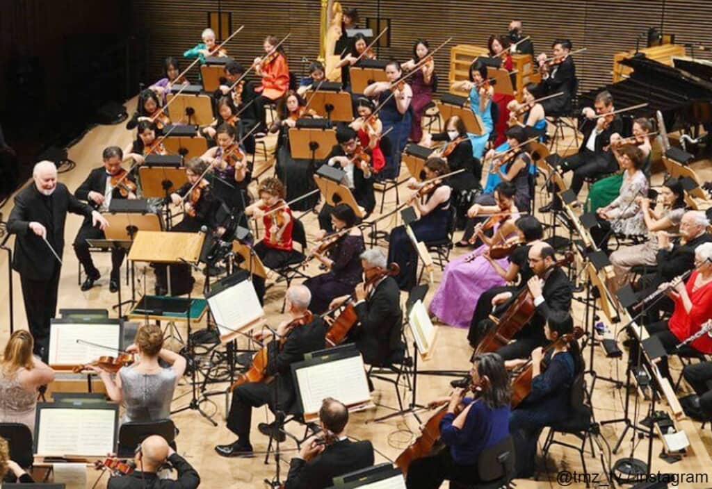 クラシック音楽に興奮した女性、コンサート中にオーガズムを迎える!? 「息づかいが荒くなっていって…」目撃者が詳細を次々と投稿、いったい彼女に何