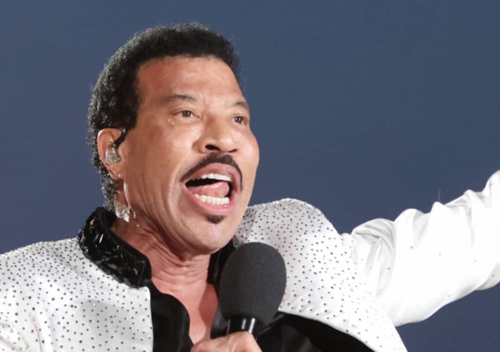 73歳でも若々しいライオネル・リッチー、若さのヒケツは“セックス”!? 独自のアンチエイジング法を明かす tvgroove