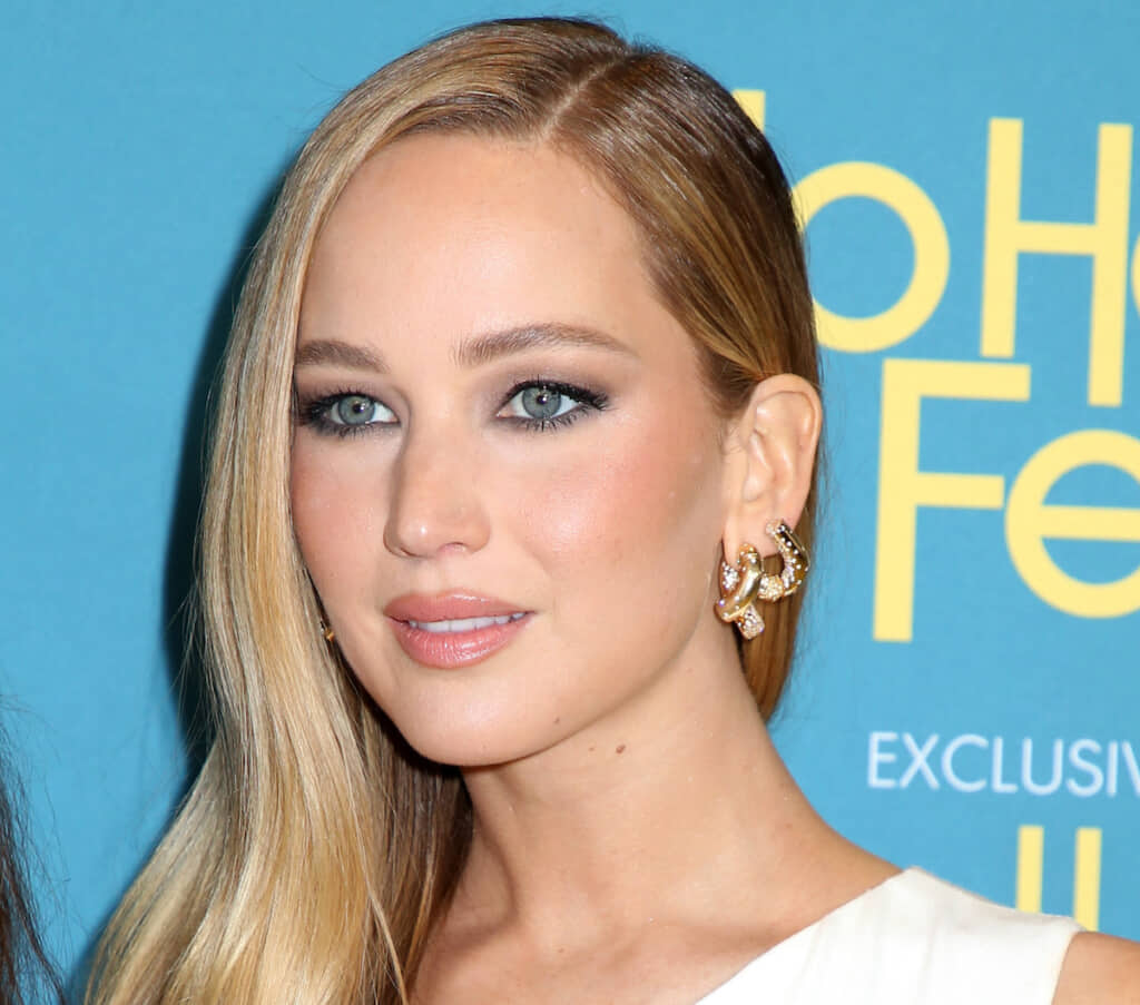 ジェニファーローレンス　乳首 ジェニファー・ローレンス、整形のウワサに反論「ここ数ヶ月、みんなが私の目を手術したと思い込んでるから・・」 - tvgroove