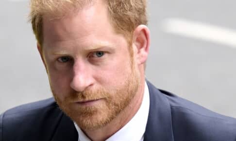 出廷したときのヘンリー王子 Photo: James Veysey/Shutterstock