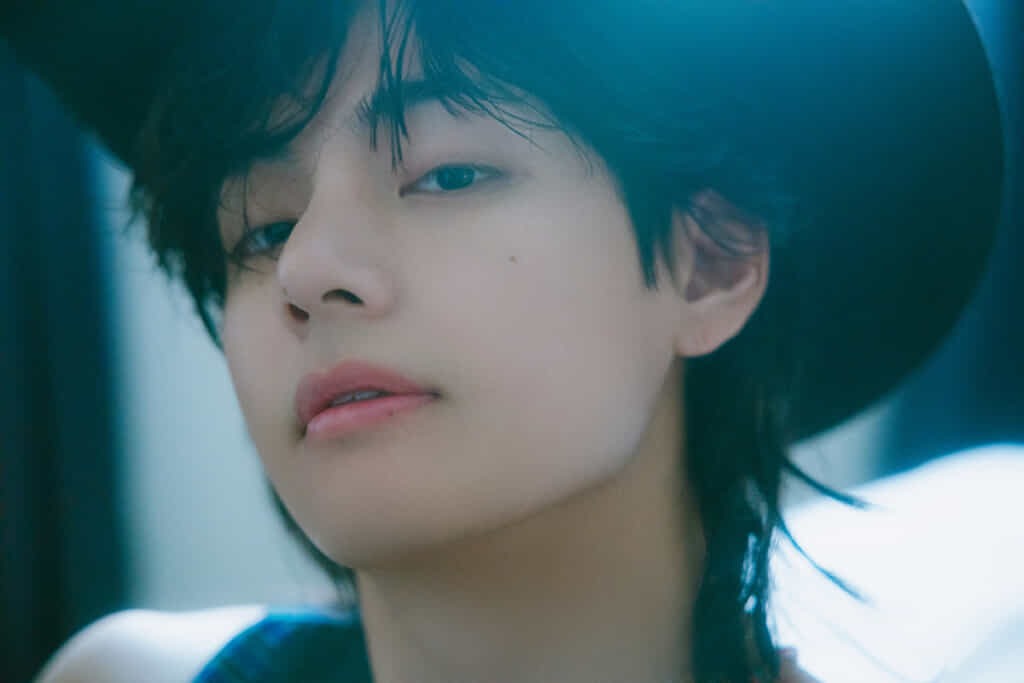 Amazon.co.jp: Bts V - Layover 1stソロアルバム(ランダム