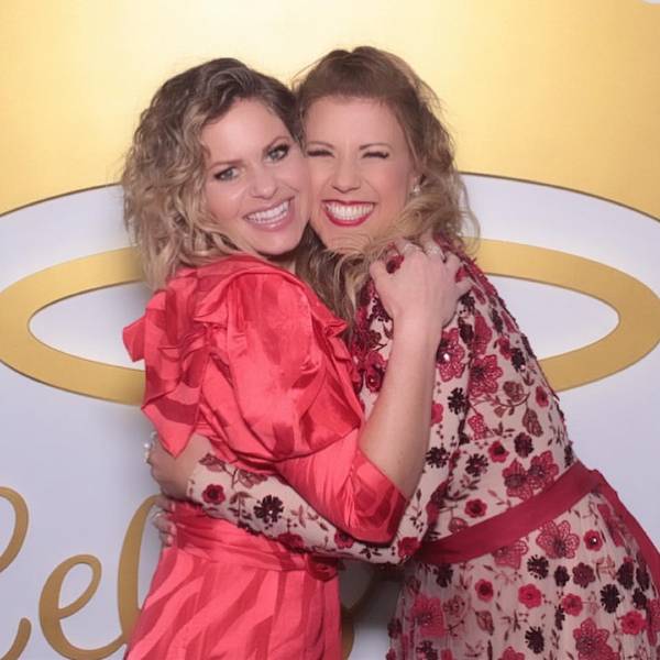 ほほを寄せ合うタナー姉妹（2019年） @candacecbure / Instagram