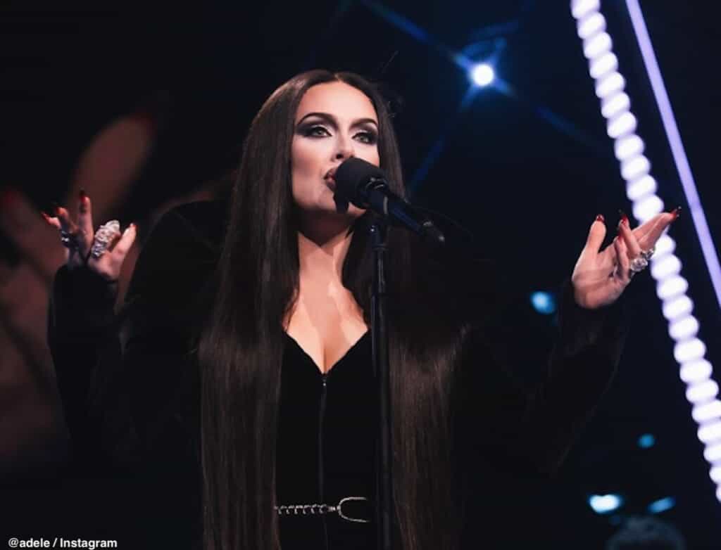 アデル、ラスベガス公演中に客席で「ある人」を発見し感激! 「なんてことなの」アデルが感極まって紹介したその人物とは・・?[動画あり
