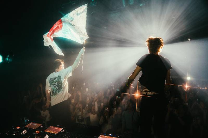 東京公演では日本の国旗をふる場面も @notd / Instagram