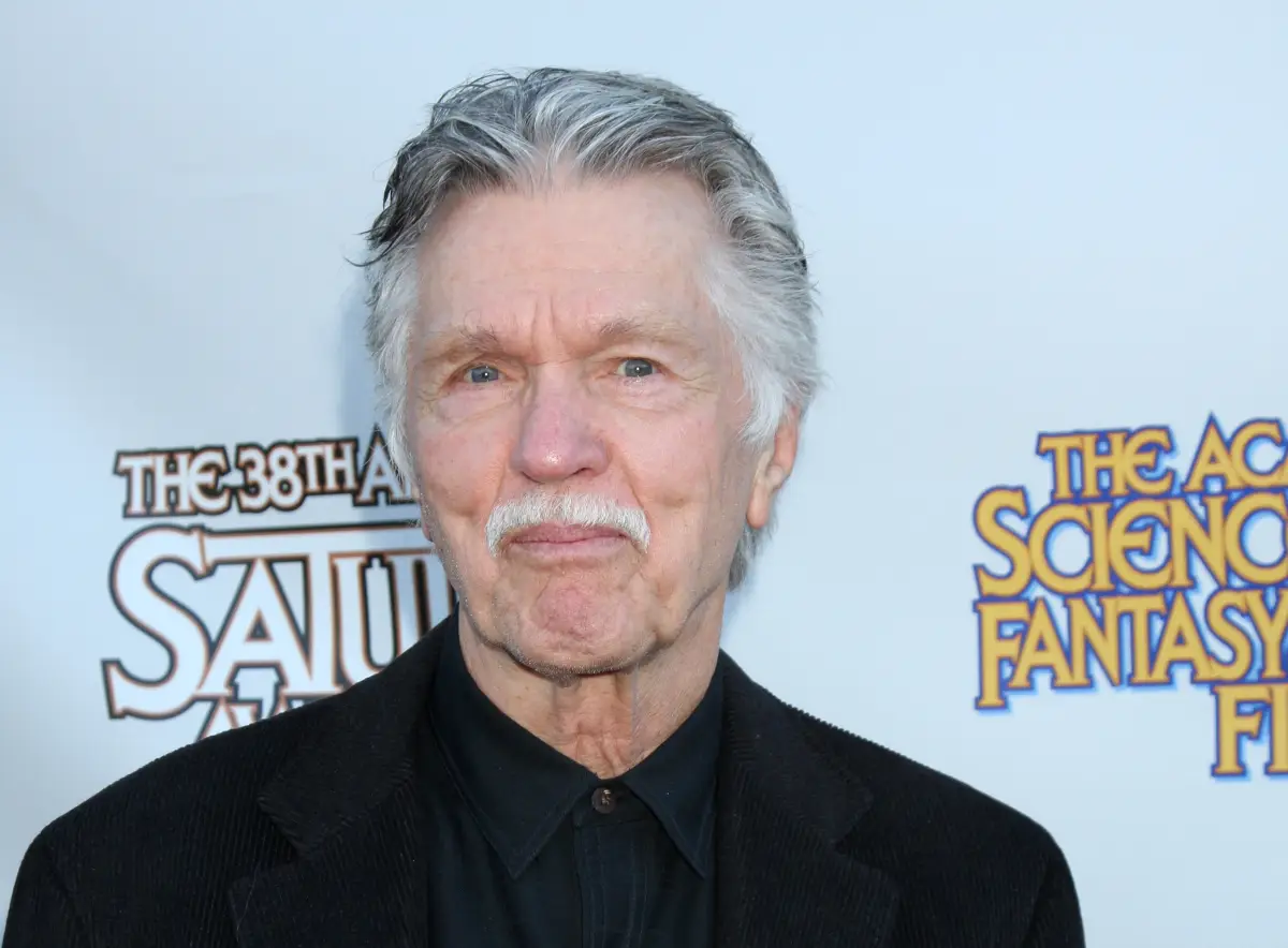 トム・スケリット photo: Joe Seer / Shutterstock.com